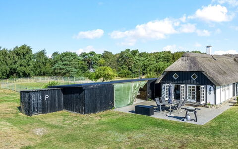 Ronja - 1.3Km from the Sea: Træ, Møbel, Lejlighed, Værelse, Loft, Bejdse, Stol, Hårdttræ, Klarlak, Tømmer