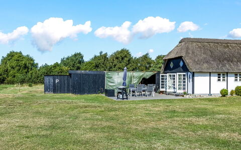 Ronja - 1.3Km from the Sea: Træ, Møbel, Lejlighed, Værelse, Loft, Bejdse, Stol, Hårdttræ, Klarlak, Tømmer