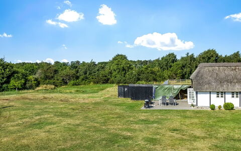 Ronja - 1.3Km from the Sea: Træ, Møbel, Lejlighed, Værelse, Loft, Bejdse, Stol, Hårdttræ, Klarlak, Tømmer