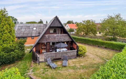 Hildegunda - 280M from the Sea: Indretning, Loft, Lejlighed, Gulvbelægning, Møbel, Etage, Værelse, Belysning, Hjem, Couch