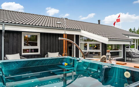 Eeske - 2.5Km from the Sea: Blå, Busk, Sommerhus, Bunddække, Have, Estate, Skygge, Landscaping, Stuehus, Eco Hotel