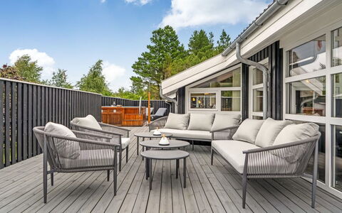 Eeske - 2.5Km from the Sea: Blå, Busk, Sommerhus, Bunddække, Have, Estate, Skygge, Landscaping, Stuehus, Eco Hotel