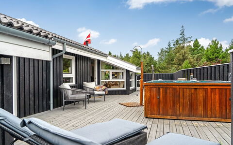 Eeske - 2.5Km from the Sea: Blå, Busk, Sommerhus, Bunddække, Have, Estate, Skygge, Landscaping, Stuehus, Eco Hotel