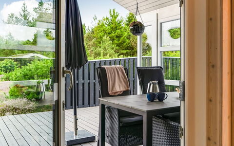 Eeske - 2.5Km from the Sea: Blå, Busk, Sommerhus, Bunddække, Have, Estate, Skygge, Landscaping, Stuehus, Eco Hotel