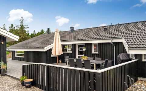 Eeske - 2.5Km from the Sea: Blå, Busk, Sommerhus, Bunddække, Have, Estate, Skygge, Landscaping, Stuehus, Eco Hotel
