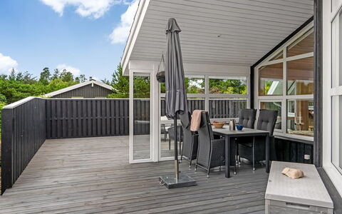 Eeske - 2.5Km from the Sea: Blå, Busk, Sommerhus, Bunddække, Have, Estate, Skygge, Landscaping, Stuehus, Eco Hotel
