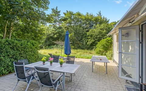 Lutz - 340M from the Sea: Stol, Møbel, Udendørs Møbler, Skygge, Udendørs Bord, Have, Gård, Køkken & Spisebord, Landscaping, Gårdhave