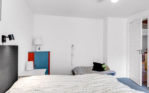 Lutz - 340M from the Sea: Indretning, Møbel, Væg, Gulvbelægning, Soveværelse, Etage, Loft, Værelse, Seng, Textile