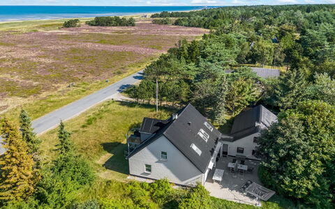 Lutz - 340M from the Sea: Tag, Hus, Hjem, Sommerhus, Sidespor, Estate, Indkørsel, Garden Bygninger, Gård, Skur