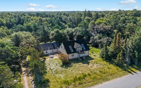 Lutz - 340M from the Sea: Tag, Hus, Hjem, Sommerhus, Sidespor, Estate, Indkørsel, Garden Bygninger, Gård, Skur