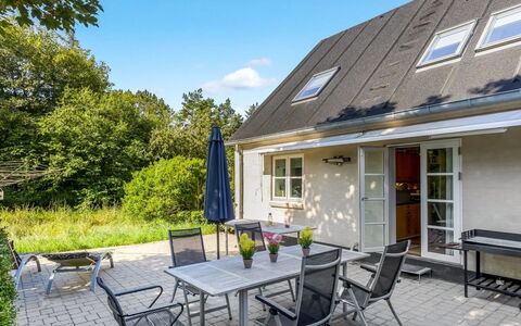 Lutz - 340M from the Sea: Tag, Hus, Hjem, Sommerhus, Sidespor, Estate, Indkørsel, Garden Bygninger, Gård, Skur