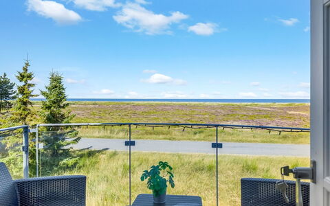 Lutz - 340M from the Sea: Tag, Hus, Hjem, Sommerhus, Sidespor, Estate, Indkørsel, Garden Bygninger, Gård, Skur