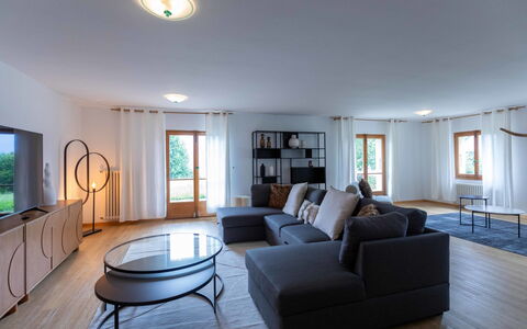Champ de Brent: Indretning, Gulvbelægning, Møbel, Etage, Træ, Loft, Couch, Stue, Belysning, Trægulve