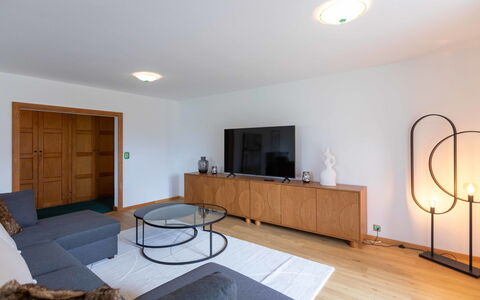 Champ de Brent: Indretning, Gulvbelægning, Møbel, Træ, Etage, Loft, Belysning, Couch, Stue, Værelse