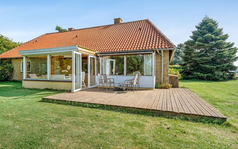 Makrina - 300M from the Sea: Sommerhus, Backyard, Gård, Garden Bygninger, Skur, Sidespor, Udendørs Møbler, Bjælkehytte, Udendørs Struktur, Hytte