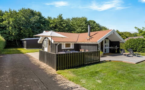 Hatem - 500M from the Sea: Tag, Hus, Hjem, Sommerhus, Dør, Sidespor, Dæk, Veranda, Planke, Hårdttræ