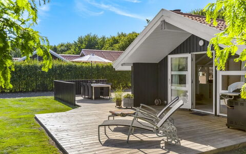 Hatem - 500M from the Sea: Tag, Hus, Hjem, Sommerhus, Dør, Sidespor, Dæk, Veranda, Planke, Hårdttræ