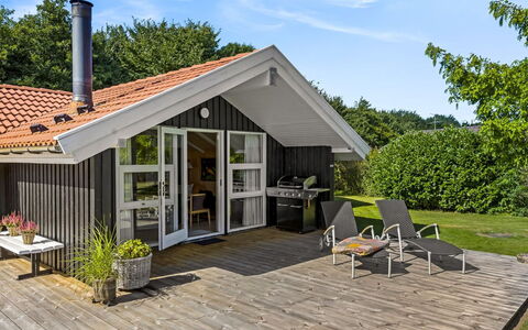Hatem - 500M from the Sea: Tag, Hus, Hjem, Sommerhus, Dør, Sidespor, Dæk, Veranda, Planke, Hårdttræ