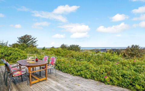 Nikolce - 500M from the Sea: Sommerhus, Backyard, Gård, Garden Bygninger, Skur, Sidespor, Udendørs Møbler, Bjælkehytte, Udendørs Struktur, Hytte
