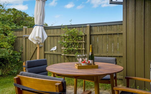 Nikolce - 500M from the Sea: Sommerhus, Backyard, Gård, Garden Bygninger, Skur, Sidespor, Udendørs Møbler, Bjælkehytte, Udendørs Struktur, Hytte