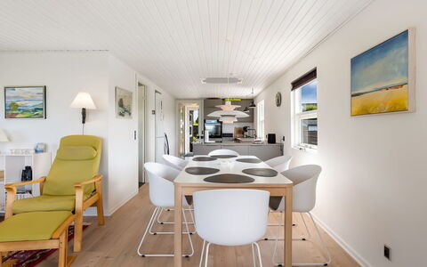Akira - 250M from the Sea: Hus, Hjem, Dør, Tag, Sommerhus, Estate, Have, Skygge, Sidespor, Gård