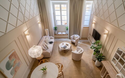Elegant Apartments Near the Duomo: Indretning, Møbel, Væg, Gulvbelægning, Træ, Etage, Loft, Belysning, Stue, Værelse