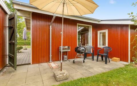 Wiggi - 250M from the Sea: Møbel, Bord, Udendørs Møbler, Udendørs Bord, Stol, Bejdse, Skygge, Backyard, Sommerhus, Køkken & Spisebord