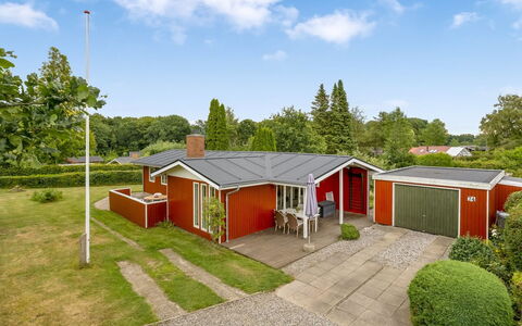 Wiggi - 250M from the Sea: Hus, Tag, Boligområde, Hjem, Sommerhus, Estate, Forstad, Have, Lawn, Landscaping