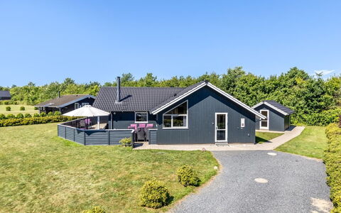 Rosamunde - 700M from the Sea: Tag, Hus, Hjem, Sommerhus, Sidespor, Estate, Indkørsel, Garden Bygninger, Gård, Skur