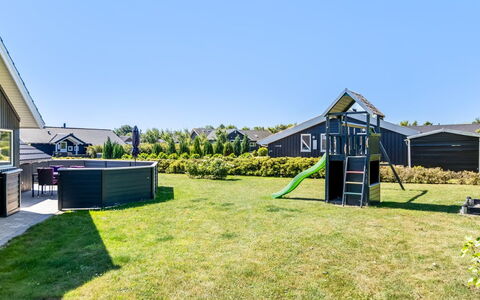 Rosamunde - 700M from the Sea: Tag, Hus, Hjem, Sommerhus, Sidespor, Estate, Indkørsel, Garden Bygninger, Gård, Skur