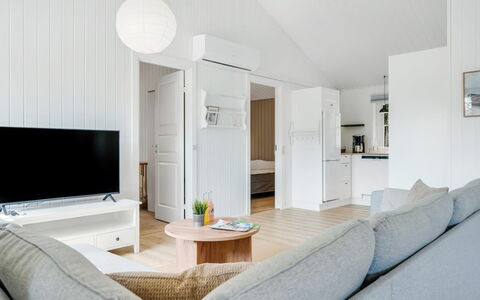 Thorgny - 350M to the Fjord: Indretning, Gulvbelægning, Møbel, Træ, Etage, Loft, Couch, Stue, Hjem, Værelse