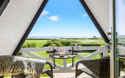 Murtuz - 50M from the Sea: Sommerhus, Backyard, Gård, Garden Bygninger, Skur, Sidespor, Udendørs Møbler, Bjælkehytte, Udendørs Struktur, Hytte