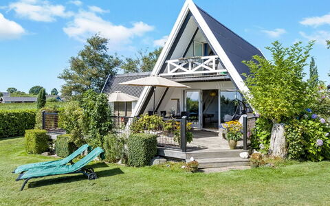 Murtuz - 50M from the Sea: Sommerhus, Backyard, Gård, Garden Bygninger, Skur, Sidespor, Udendørs Møbler, Bjælkehytte, Udendørs Struktur, Hytte