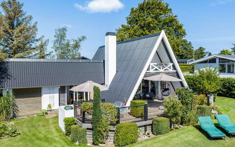 Murtuz - 50M from the Sea: Sommerhus, Backyard, Gård, Garden Bygninger, Skur, Sidespor, Udendørs Møbler, Bjælkehytte, Udendørs Struktur, Hytte