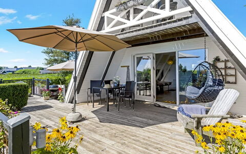Murtuz - 50M from the Sea: Sommerhus, Backyard, Gård, Garden Bygninger, Skur, Sidespor, Udendørs Møbler, Bjælkehytte, Udendørs Struktur, Hytte