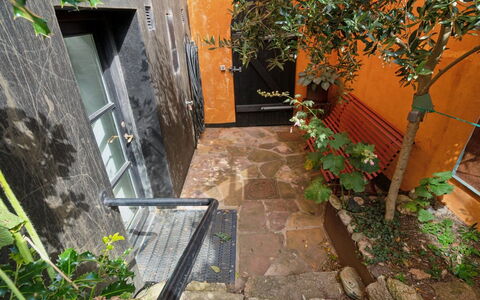 Adelita - 300M from the Sea: Lejlighed, Ejerlejlighed, Estate, Altan, Villa, Hotel