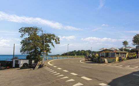 Adelita - 300M from the Sea: Lejlighed, Ejerlejlighed, Estate, Altan, Villa, Hotel