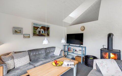 Reinhard - from the Sea: Møbel, Træ, Loft, Indretning, Couch, Hjem, Stue, Gulvbelægning, Etage