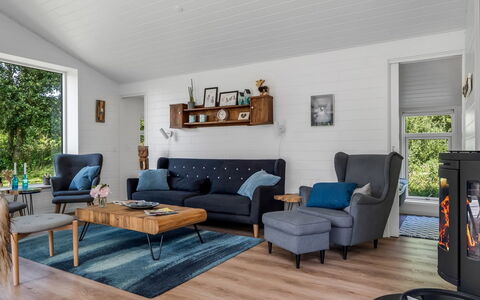 Eilke - 2Km from the Sea: Blå, Busk, Sommerhus, Bunddække, Have, Estate, Skygge, Landscaping, Stuehus, Eco Hotel