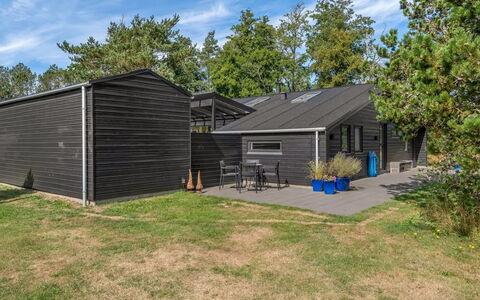 Eilke - 2Km from the Sea: Blå, Busk, Sommerhus, Bunddække, Have, Estate, Skygge, Landscaping, Stuehus, Eco Hotel