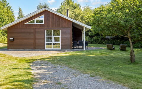 Angantir - 4.8Km from the Sea: Træ, Møbel, Lejlighed, Værelse, Loft, Bejdse, Stol, Hårdttræ, Klarlak, Tømmer