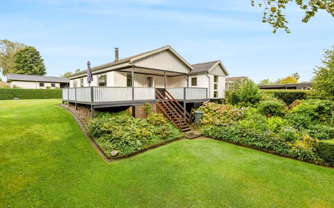 Elja - 400M from the Sea: Busk, Hjem, Hus, Have, Tag, Bunddække, Lawn, Estate, Sommerhus