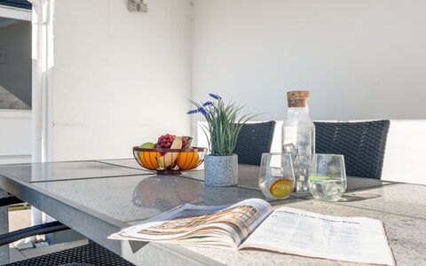 Guthbrand - 1.3Km from the Sea: Lejlighed, Ejerlejlighed, Estate, Altan, Villa, Hotel