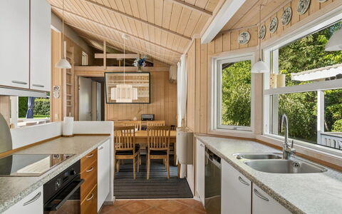 Erko - 575M from the Sea: Træ, Køkken, Indretning, Loft, Countertop, Gulvbelægning, Etage, Hjem, Større Bandage, Cabinetry