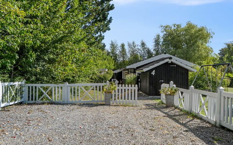 Erko - 575M from the Sea: Sommerhus, Hegn, Have, Home Fencing, Skygge, Stakit, Landscaping, Backyard, Gård, Port