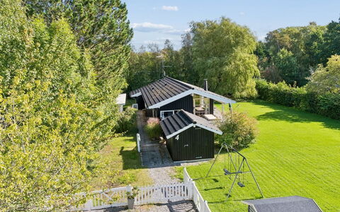Erko - 575M from the Sea: Busk, Hus, Hjem, Tag, Sommerhus, Have, Bunddække, Lawn, Estate, Skygge