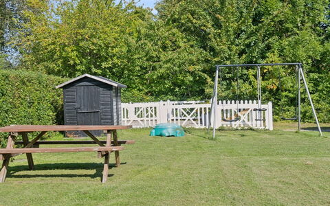 Erko - 575M from the Sea: Sidespor, Have, Sommerhus, Udendørs Møbler, Skygge, Gård, Garden Bygninger, Backyard, Landscaping, Hårdttræ