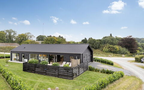 Sigrun - 300M from the Sea: Hus, Tag, Hjem, Sommerhus, Estate, Stuehus, Villa, Veranda, Sidespor