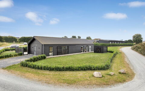 Sigrun - 300M from the Sea: Hus, Tag, Hjem, Sommerhus, Estate, Stuehus, Villa, Veranda, Sidespor