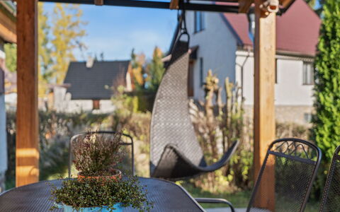 Fish & Boat: Møbel, Udendørs Møbler, Stol, Have, Skygge, Backyard, Udendørs Struktur, Eco Hotel, Gård, Gårdhave